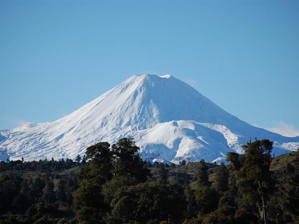 Tongariro Alpine Crossing, Mt Ngauruhoe in winter